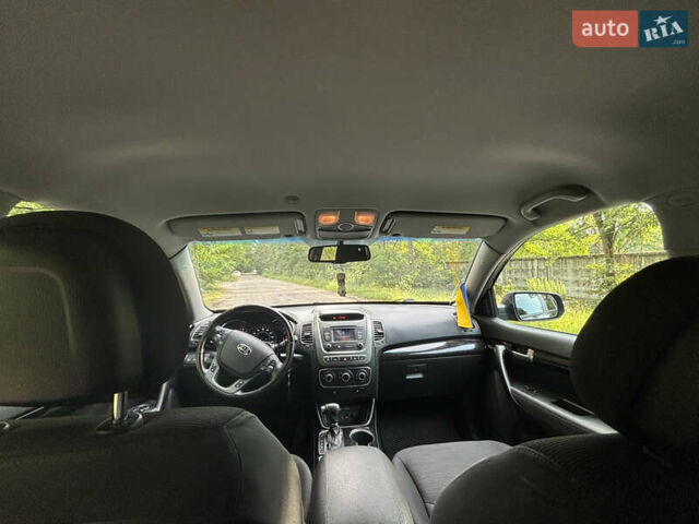 Черный Киа Соренто, объемом двигателя 2.36 л и пробегом 270 тыс. км за 13000 $, фото 10 на Automoto.ua