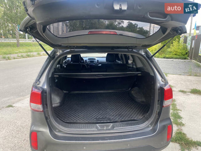 Чорний Кіа Соренто, об'ємом двигуна 2.2 л та пробігом 242 тис. км за 15600 $, фото 11 на Automoto.ua