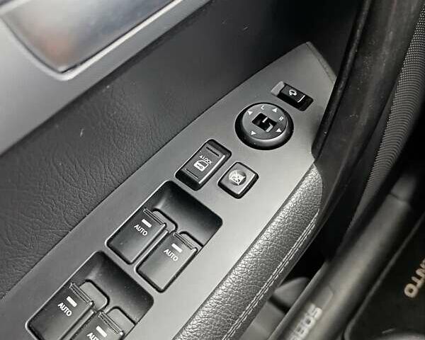 Чорний Кіа Соренто, об'ємом двигуна 2.2 л та пробігом 275 тис. км за 16900 $, фото 71 на Automoto.ua