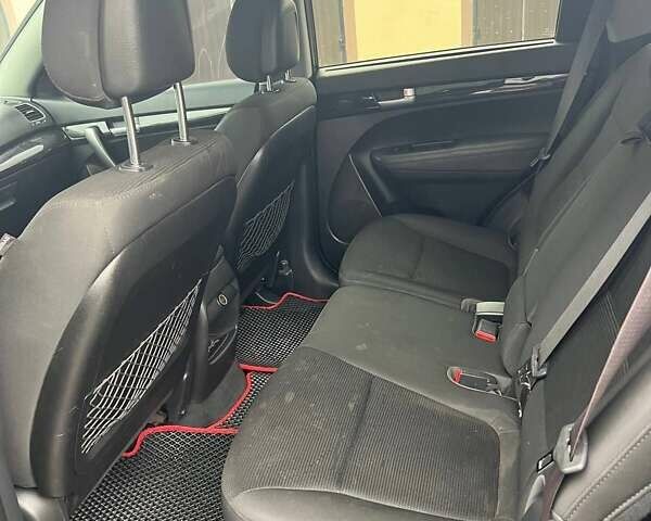 Черный Киа Соренто, объемом двигателя 2.35 л и пробегом 260 тыс. км за 11900 $, фото 11 на Automoto.ua
