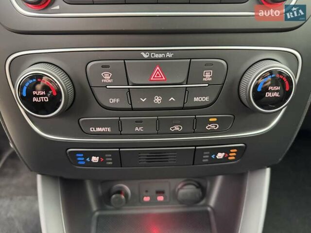 Чорний Кіа Соренто, об'ємом двигуна 2.2 л та пробігом 114 тис. км за 20200 $, фото 26 на Automoto.ua