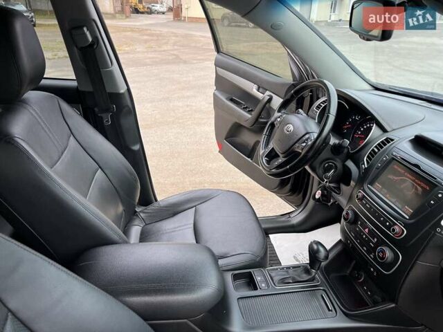 Чорний Кіа Соренто, об'ємом двигуна 2.2 л та пробігом 234 тис. км за 17300 $, фото 68 на Automoto.ua