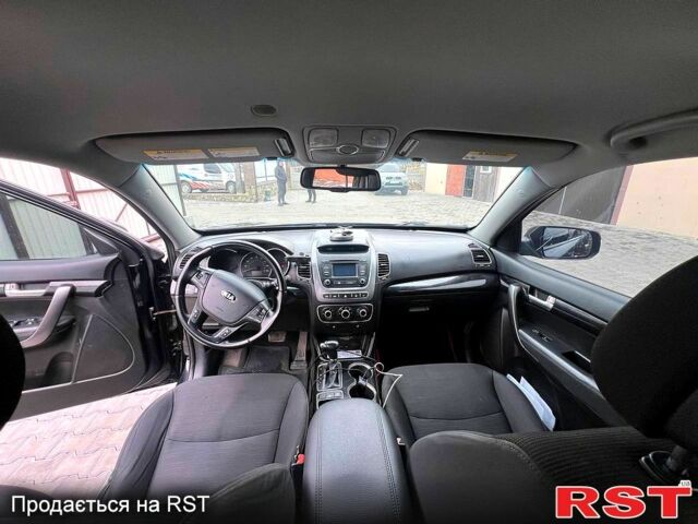 Черный Киа Соренто, объемом двигателя 2.4 л и пробегом 265 тыс. км за 12000 $, фото 5 на Automoto.ua