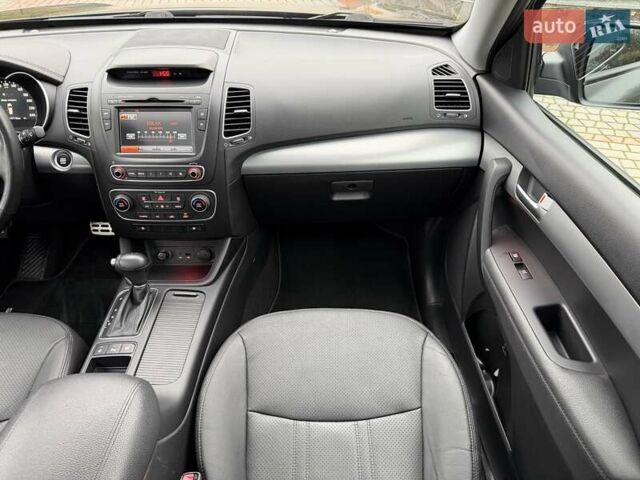 Чорний Кіа Соренто, об'ємом двигуна 2.2 л та пробігом 114 тис. км за 20200 $, фото 18 на Automoto.ua