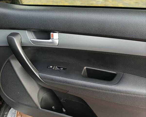 Чорний Кіа Соренто, об'ємом двигуна 2.2 л та пробігом 275 тис. км за 16900 $, фото 81 на Automoto.ua