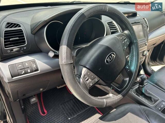 Черный Киа Соренто, объемом двигателя 2.2 л и пробегом 318 тыс. км за 15800 $, фото 10 на Automoto.ua