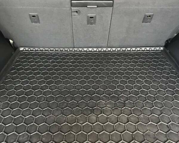 Черный Киа Соренто, объемом двигателя 2.4 л и пробегом 120 тыс. км за 14000 $, фото 3 на Automoto.ua