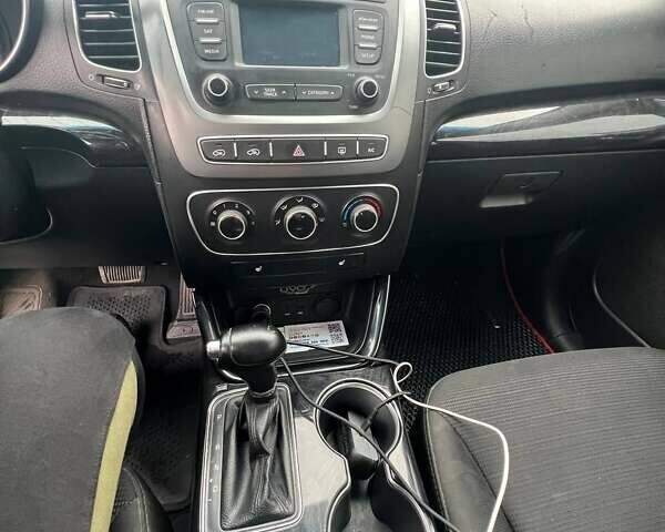 Черный Киа Соренто, объемом двигателя 2.35 л и пробегом 260 тыс. км за 11900 $, фото 14 на Automoto.ua