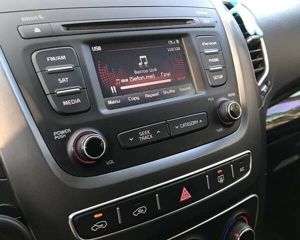 Черный Киа Соренто, объемом двигателя 2.4 л и пробегом 120 тыс. км за 14000 $, фото 5 на Automoto.ua