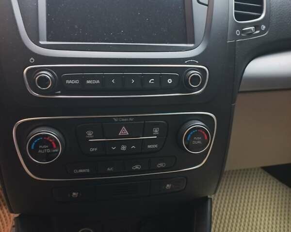 Черный Киа Соренто, объемом двигателя 2.2 л и пробегом 160 тыс. км за 17500 $, фото 12 на Automoto.ua