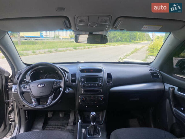 Чорний Кіа Соренто, об'ємом двигуна 2.2 л та пробігом 242 тис. км за 15600 $, фото 16 на Automoto.ua