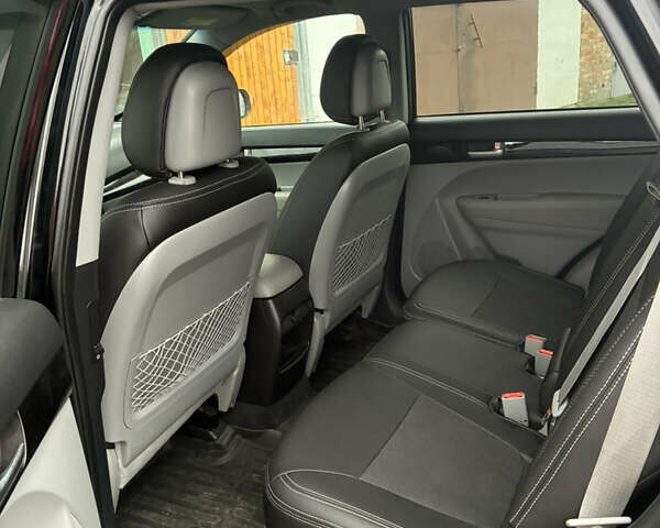 Черный Киа Соренто, объемом двигателя 2.36 л и пробегом 105 тыс. км за 15500 $, фото 5 на Automoto.ua