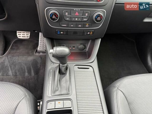 Чорний Кіа Соренто, об'ємом двигуна 2.2 л та пробігом 114 тис. км за 20200 $, фото 27 на Automoto.ua