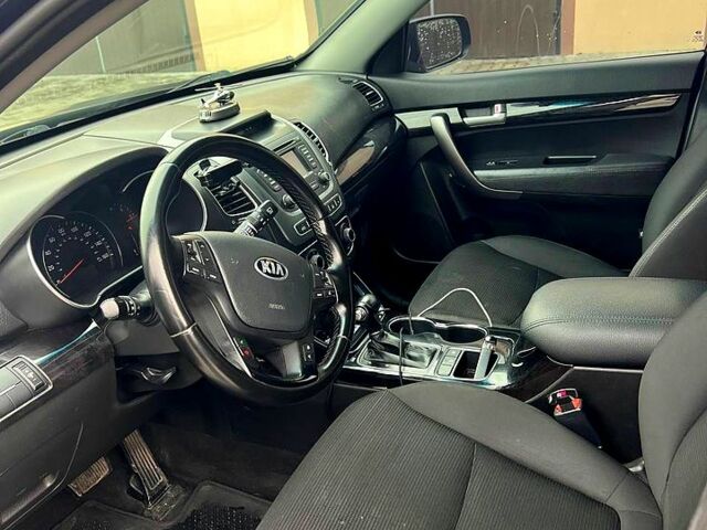 Черный Киа Соренто, объемом двигателя 2.4 л и пробегом 265 тыс. км за 12000 $, фото 9 на Automoto.ua