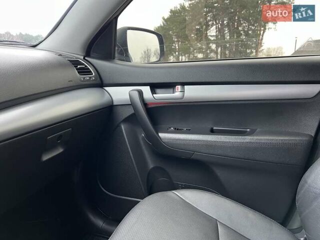 Чорний Кіа Соренто, об'ємом двигуна 2.2 л та пробігом 234 тис. км за 17300 $, фото 62 на Automoto.ua