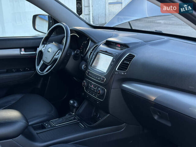 Чорний Кіа Соренто, об'ємом двигуна 2.2 л та пробігом 250 тис. км за 17500 $, фото 61 на Automoto.ua
