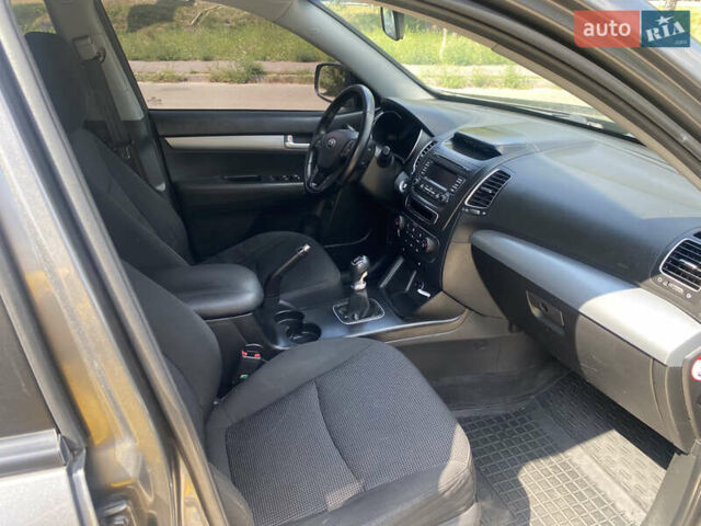 Чорний Кіа Соренто, об'ємом двигуна 2.2 л та пробігом 242 тис. км за 15600 $, фото 13 на Automoto.ua