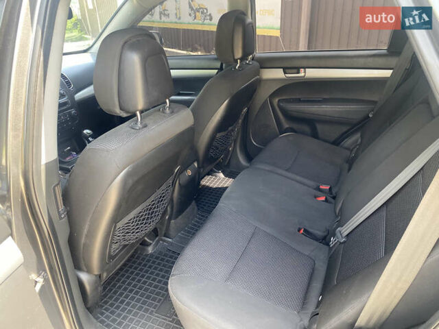 Чорний Кіа Соренто, об'ємом двигуна 2.2 л та пробігом 242 тис. км за 15600 $, фото 12 на Automoto.ua