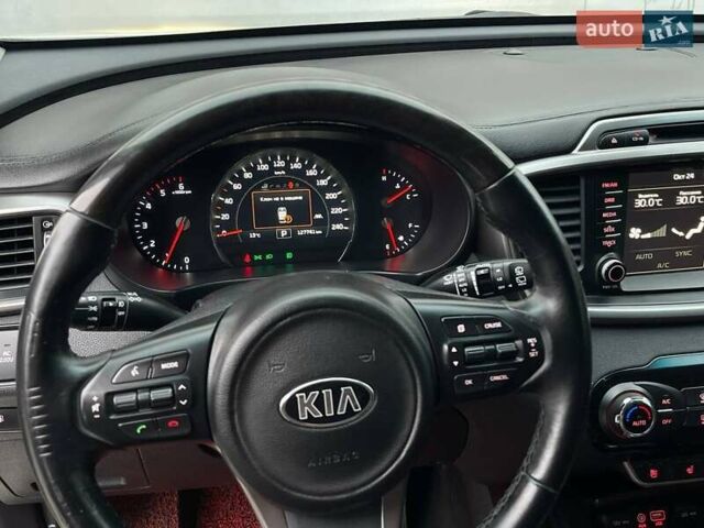 Киа Соренто 2015 в Киеве на Automoto.ua Черный Киа Соренто, объемом двигателя 2.2 л и пробегом 128 тыс. км за 19900 $, фото 9 на Automoto.ua