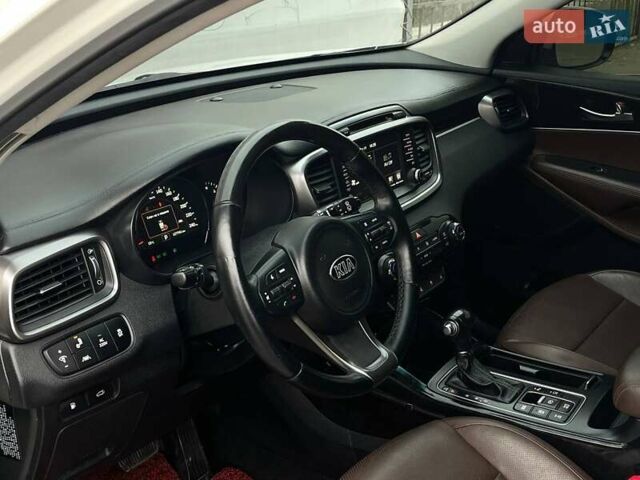 Киа Соренто 2015 в Киеве на Automoto.ua Черный Киа Соренто, объемом двигателя 2.2 л и пробегом 128 тыс. км за 19900 $, фото 8 на Automoto.ua