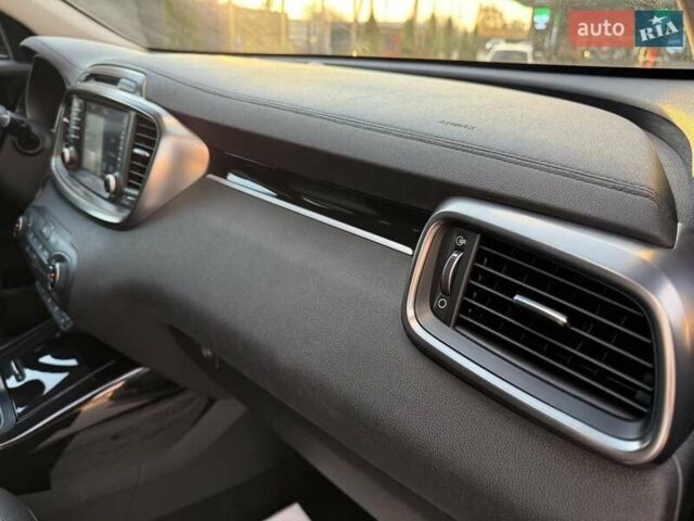 Чорний Кіа Соренто, об'ємом двигуна 2.2 л та пробігом 248 тис. км за 21500 $, фото 21 на Automoto.ua