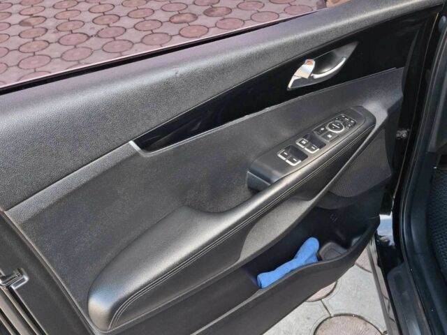 Чорний Кіа Соренто, об'ємом двигуна 2.5 л та пробігом 194 тис. км за 16800 $, фото 7 на Automoto.ua