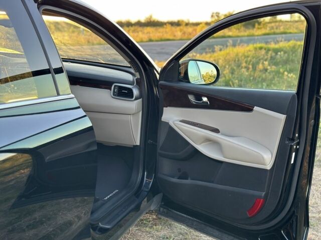 Черный Киа Соренто, объемом двигателя 2.4 л и пробегом 226 тыс. км за 15500 $, фото 5 на Automoto.ua
