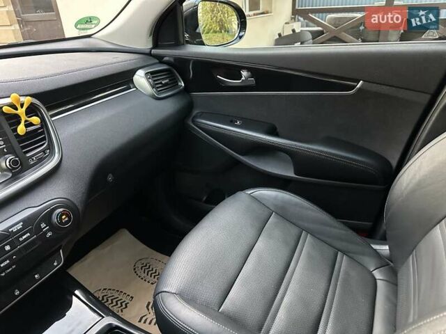 Черный Киа Соренто, объемом двигателя 2.2 л и пробегом 120 тыс. км за 20444 $, фото 131 на Automoto.ua