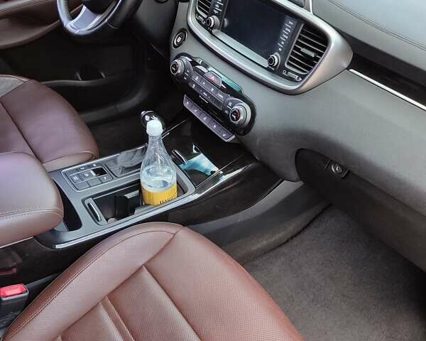 Черный Киа Соренто, объемом двигателя 2.2 л и пробегом 257 тыс. км за 20500 $, фото 17 на Automoto.ua