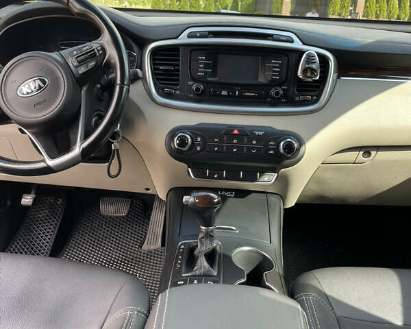 Черный Киа Соренто, объемом двигателя 2.4 л и пробегом 179 тыс. км за 13200 $, фото 9 на Automoto.ua