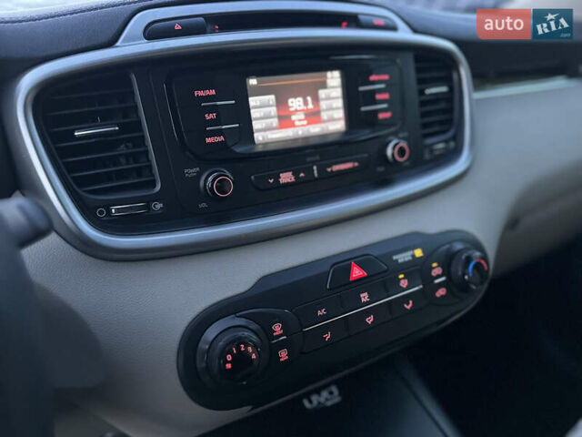 Черный Киа Соренто, объемом двигателя 2.36 л и пробегом 187 тыс. км за 12250 $, фото 63 на Automoto.ua