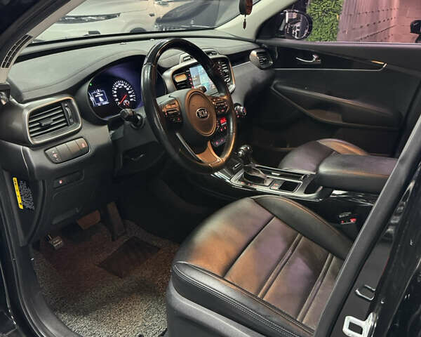 Черный Киа Соренто, объемом двигателя 2 л и пробегом 130 тыс. км за 19500 $, фото 15 на Automoto.ua