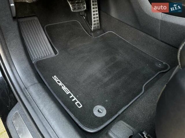 Черный Киа Соренто, объемом двигателя 2.2 л и пробегом 120 тыс. км за 20444 $, фото 97 на Automoto.ua