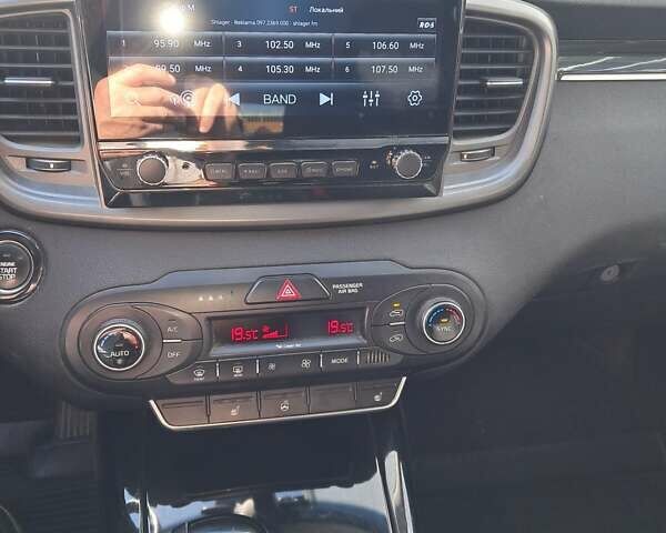 Черный Киа Соренто, объемом двигателя 2.2 л и пробегом 267 тыс. км за 19300 $, фото 12 на Automoto.ua