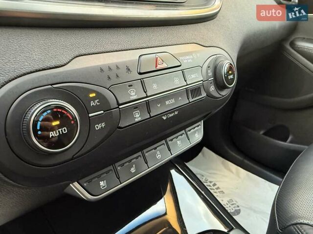 Чорний Кіа Соренто, об'ємом двигуна 2.2 л та пробігом 248 тис. км за 21500 $, фото 65 на Automoto.ua