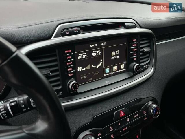 Киа Соренто 2015 в Киеве на Automoto.ua Черный Киа Соренто, объемом двигателя 2.2 л и пробегом 128 тыс. км за 19900 $, фото 10 на Automoto.ua