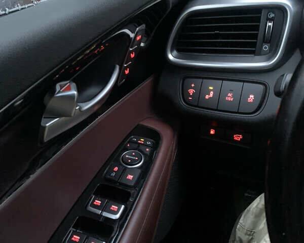 Чорний Кіа Соренто, об'ємом двигуна 2 л та пробігом 170 тис. км за 15500 $, фото 26 на Automoto.ua