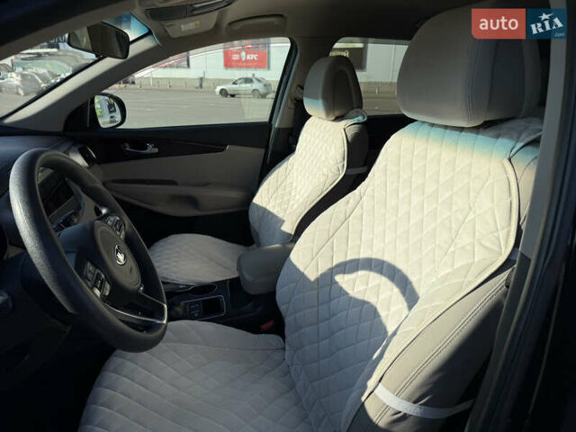 Черный Киа Соренто, объемом двигателя 2.4 л и пробегом 174 тыс. км за 14000 $, фото 6 на Automoto.ua