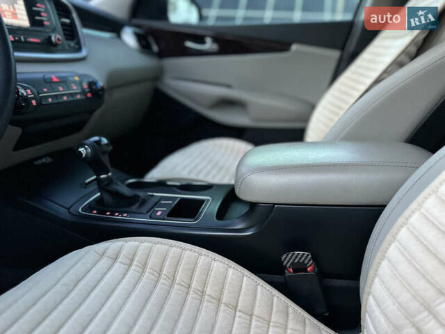 Черный Киа Соренто, объемом двигателя 2.36 л и пробегом 187 тыс. км за 12250 $, фото 58 на Automoto.ua