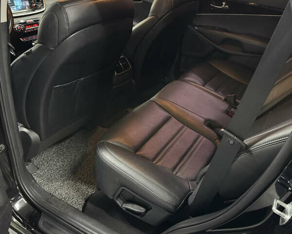 Черный Киа Соренто, объемом двигателя 2 л и пробегом 130 тыс. км за 19500 $, фото 18 на Automoto.ua