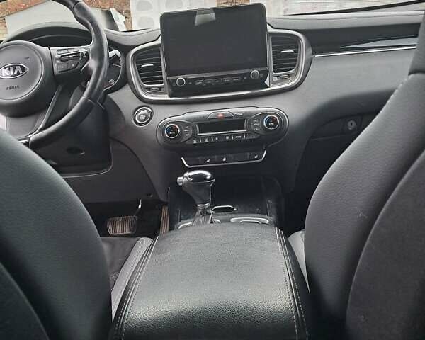 Черный Киа Соренто, объемом двигателя 2.2 л и пробегом 267 тыс. км за 19300 $, фото 9 на Automoto.ua