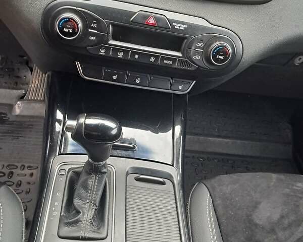 Черный Киа Соренто, объемом двигателя 2.2 л и пробегом 267 тыс. км за 19300 $, фото 2 на Automoto.ua