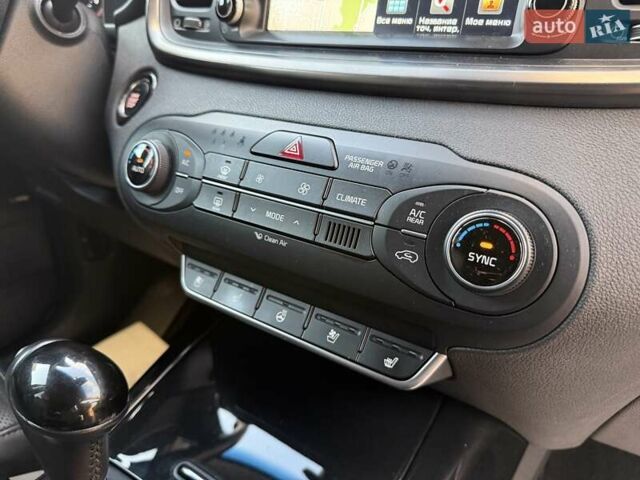 Чорний Кіа Соренто, об'ємом двигуна 2.2 л та пробігом 248 тис. км за 21500 $, фото 26 на Automoto.ua