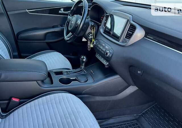 Киа Соренто 2015 в Ивано-Франковске на Automoto.ua Черный Киа Соренто, объемом двигателя 2.4 л и пробегом 80 тыс. км за 13800 $, фото 6 на Automoto.ua