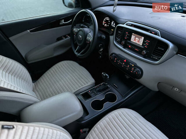 Черный Киа Соренто, объемом двигателя 2.36 л и пробегом 187 тыс. км за 12250 $, фото 103 на Automoto.ua