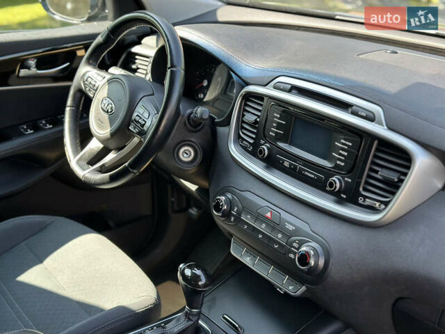 Черный Киа Соренто, объемом двигателя 2.4 л и пробегом 221 тыс. км за 13000 $, фото 8 на Automoto.ua