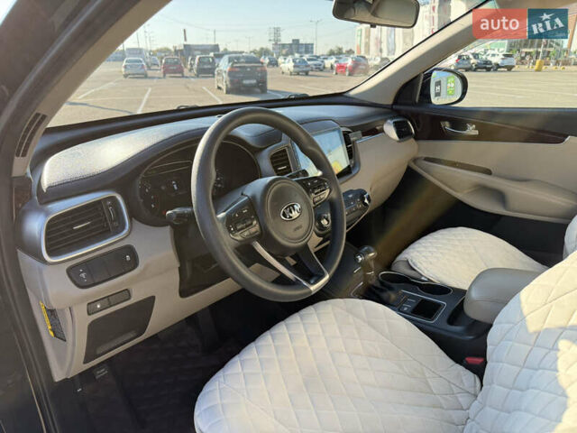 Черный Киа Соренто, объемом двигателя 2.4 л и пробегом 174 тыс. км за 14000 $, фото 5 на Automoto.ua