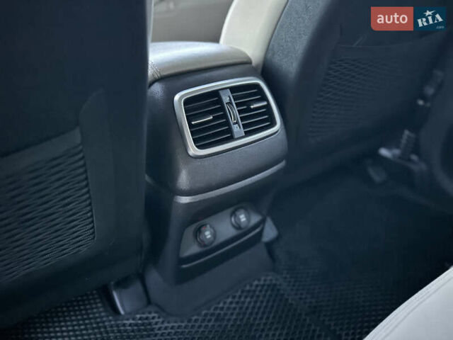 Черный Киа Соренто, объемом двигателя 2.36 л и пробегом 187 тыс. км за 12250 $, фото 82 на Automoto.ua