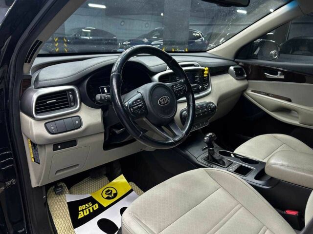 Черный Киа Соренто, объемом двигателя 2.4 л и пробегом 170 тыс. км за 15000 $, фото 9 на Automoto.ua