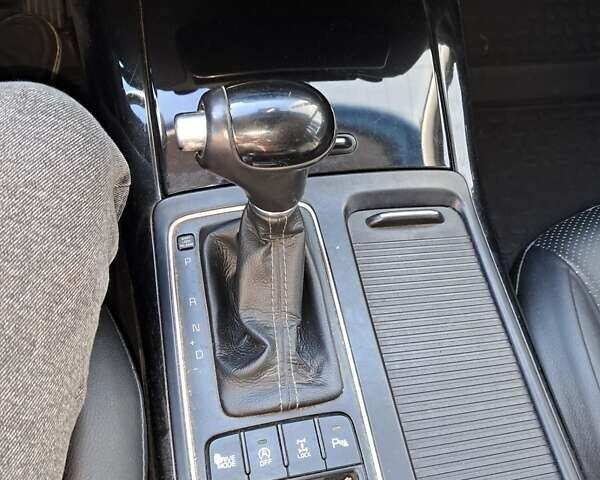 Черный Киа Соренто, объемом двигателя 2.2 л и пробегом 267 тыс. км за 19300 $, фото 11 на Automoto.ua